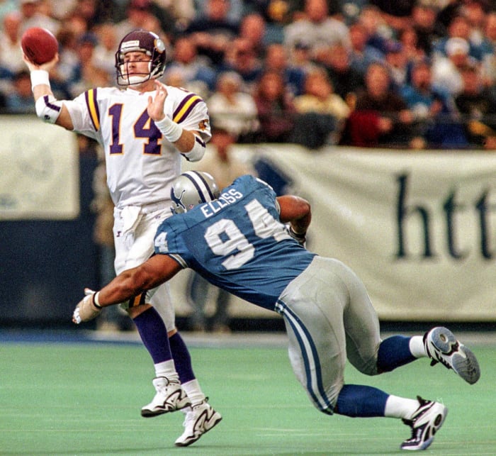 In 1997, Luther Elliss chased down then-Vikings quarterback Brad Johnson during a Vikings-Lions game